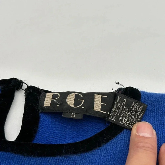 P.G.E. Vintage Lambswool and Angora Rabbit Hair Blue pullover Sweater Size Small - Picture 4 of 7
